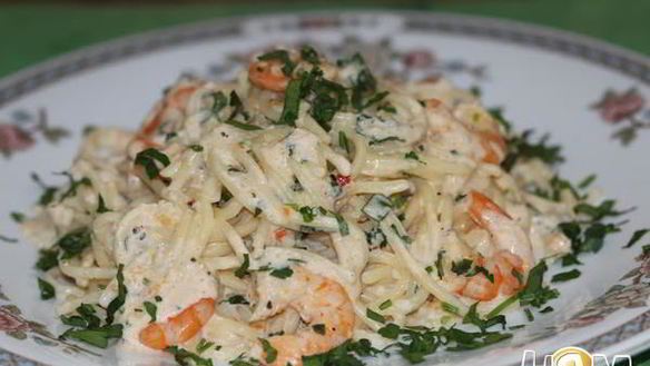 Рецепт Спагетти в чесночно-сливочном соусе с креветками