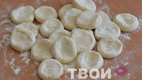 манты в мультиварке