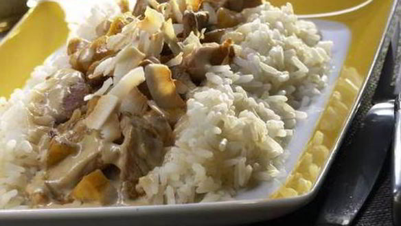 Рецепт Бефстроганова из телятины с бананами и арахисом