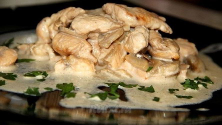 Рецепт филе индейки, тушеное со сметаной