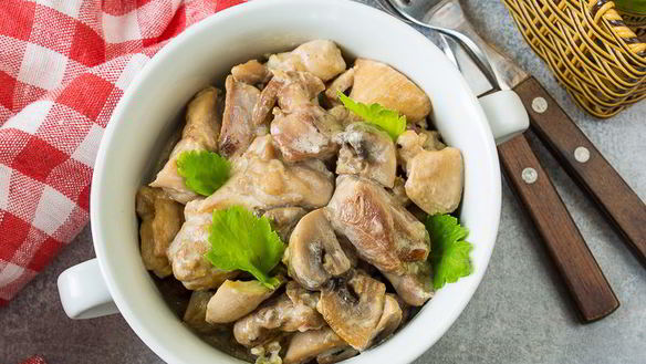 Рецепт Индейки, тушенной с шампиньонами в сливках