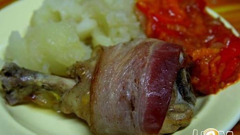 куриные голени в беконе