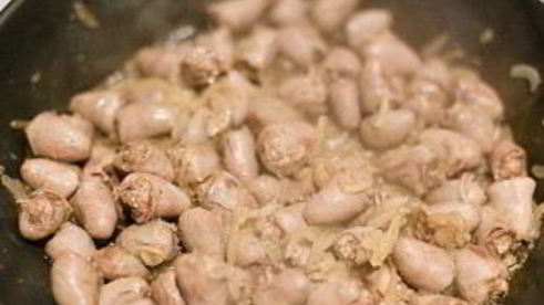 куриные сердечки в сливочном соусе