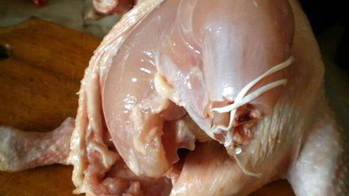 курица, фаршированная блинами с изюмом