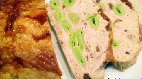 курица, фаршированная блинами с изюмом