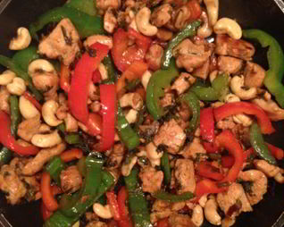 Курица с имбирем и кешью