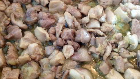 курица с зеленым горошком и овощами