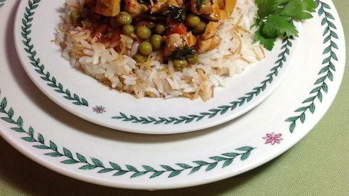 курица с зеленым горошком и овощами