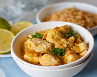 Курица в сливочном соусе с карри