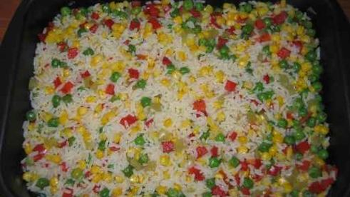 курица, запеченная в духовке с рисом и овощами