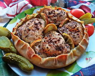 Курочка, запеченная в съедобной тарелке