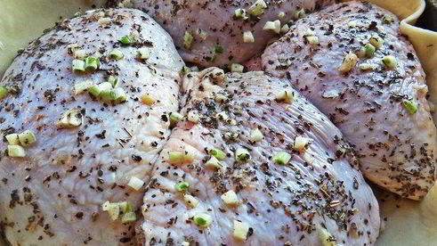 курочка, запеченная в съедобной тарелке