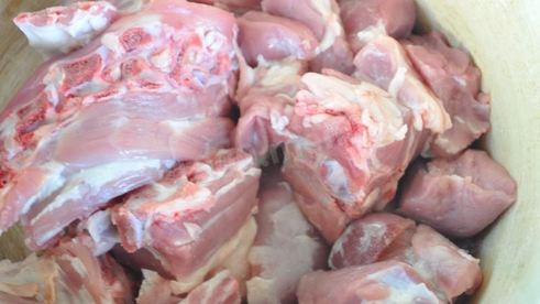 мясо баранины на костре