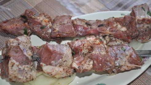 мясо баранины на костре