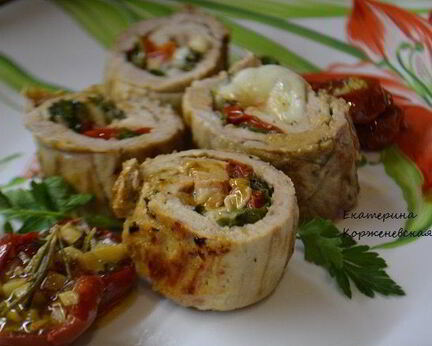 Мясо Капрезе с вялеными томатами и моцареллой