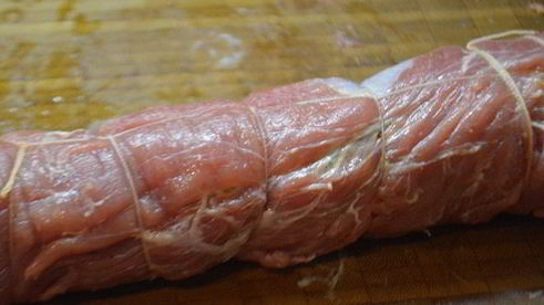 мясо капрезе с вялеными томатами и моцареллой