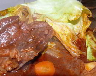 Мясо под капустным листом