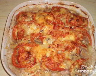 Мясо с грибами и помидорами