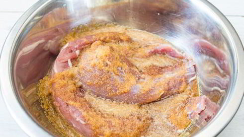 свиная вырезка в соево-имбирном маринаде