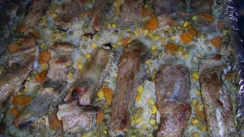 свинина с рисом и кукурузой