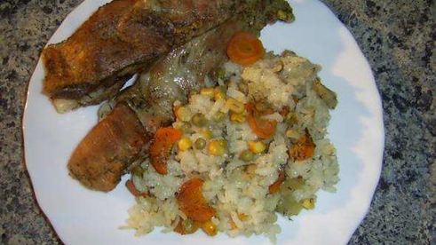 свинина с рисом и кукурузой