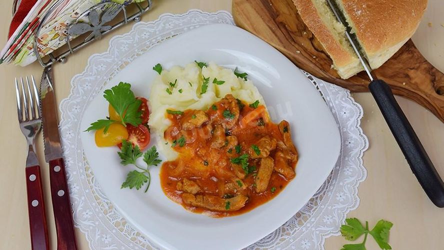 Рецепт свинины тушеной с луком