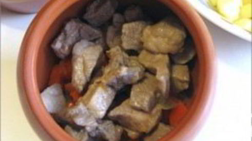 свинина тушеная в горшочке