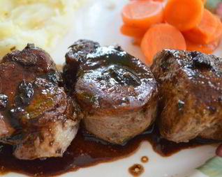 Свинина в бальзамическом соусе с розмарином