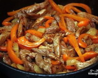 Свинина в соусе на сковороде