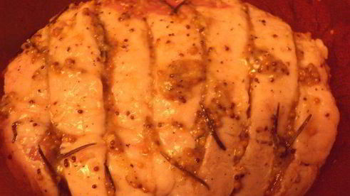 свинина, запеченная с сыром и помидорами