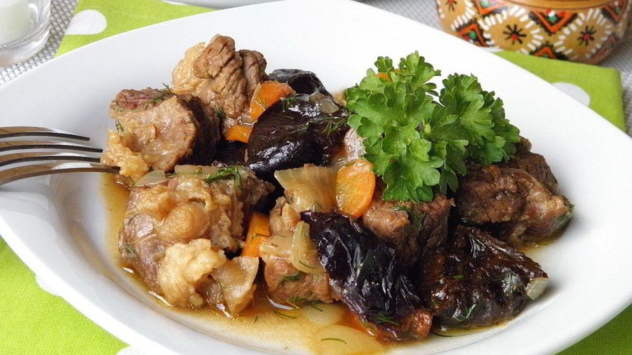 Рецепт тушеной говядины с черносливом