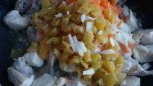 тушеная курица с рисом