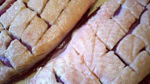 утиная грудка c гранатом, яблоками и каштановым пюре