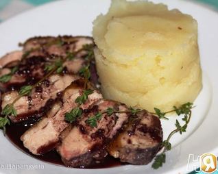 Утиная грудка под винным соусом