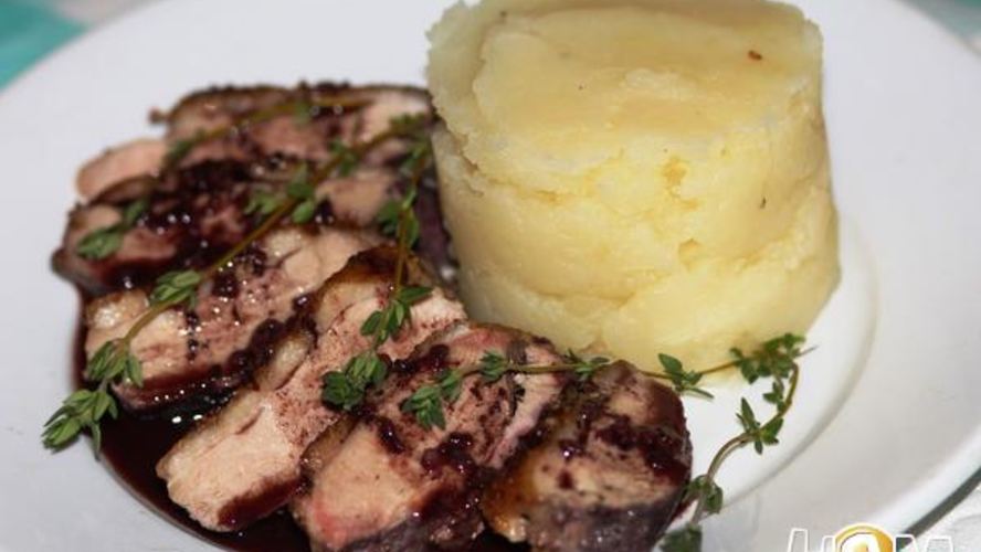 Рецепт утиной грудки под винным соусом