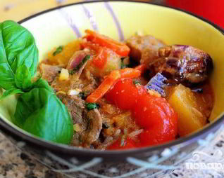 Утка по-тайски с карри и овощами