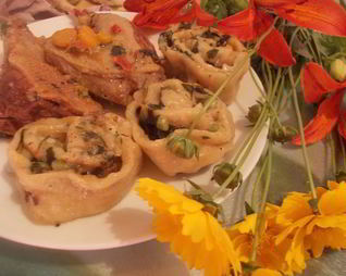 Утка с молодым картофелем и луковым штруделем