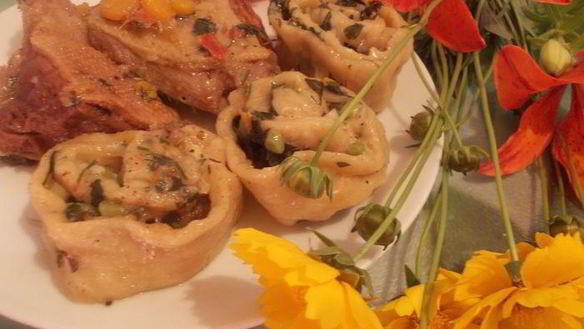 Рецепт Утки с молодым картофелем и луковым штруделем