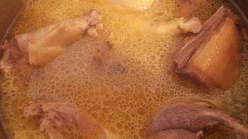 утка с молодым картофелем и луковым штруделем