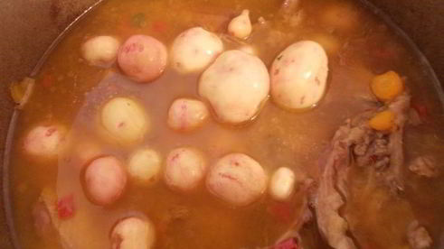 утка с молодым картофелем и луковым штруделем