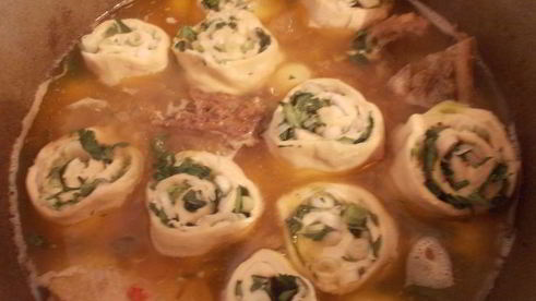 утка с молодым картофелем и луковым штруделем