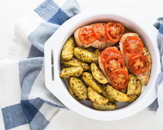 Запеченная в кефире курица с картофелем