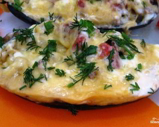 Баклажаны, фаршированные мясом, в мультиварке