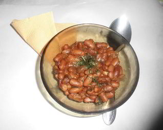 Фасоль тушеная с томатной пастой