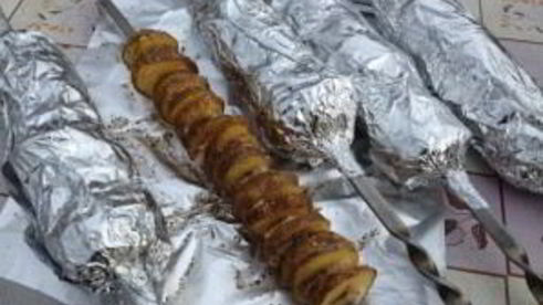 картофель в фольге на углях