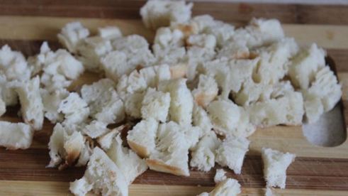 паприка фаршированная беконом, моцареллой и маслинами