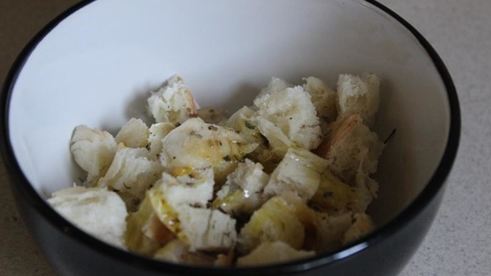 паприка фаршированная беконом, моцареллой и маслинами