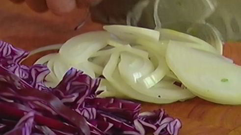 пряная тушеная капуста с яблоками