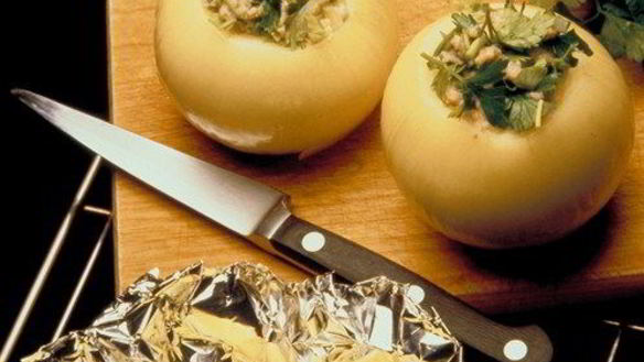 Рецепт Запеченого лука, фаршированного фетой, петрушкой и тимьяном