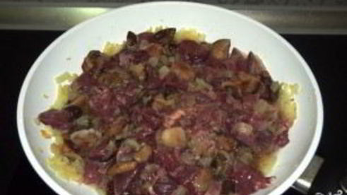 гусь с гречкой, грибами и печенью